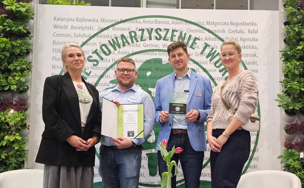 Wojciech MItek wraz z członkami Ogólnopolskiego Stowarzyszenia Twórców Ogrodów