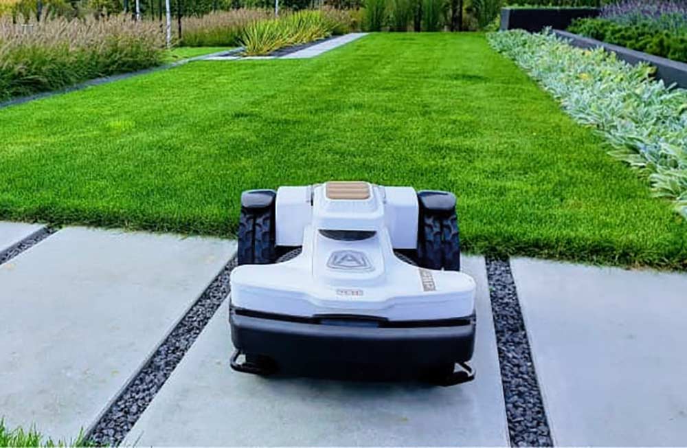 Robot koszący w realizacji Migród